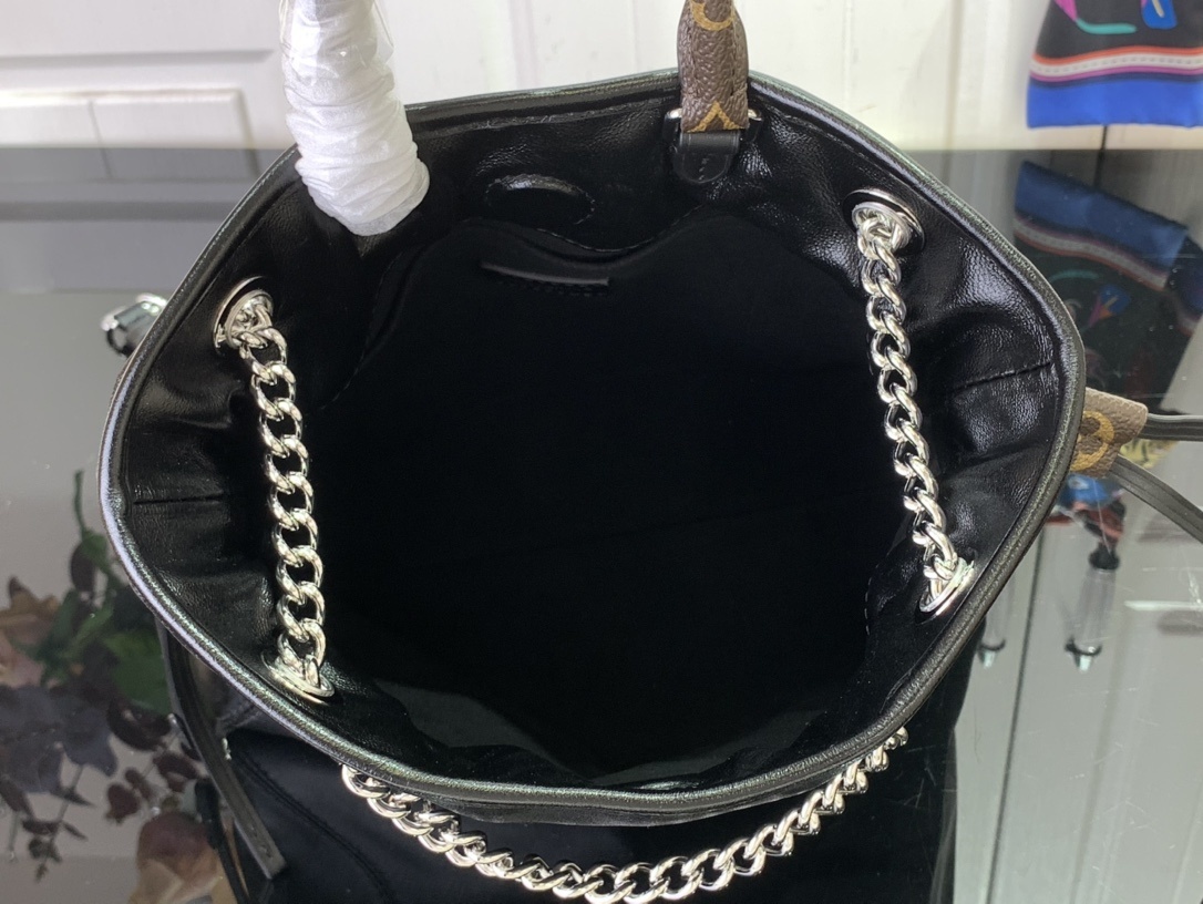 LV OFF DUTY VIBE m25545 