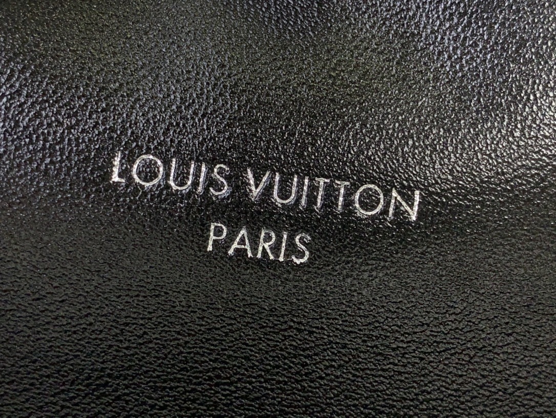 LV OFF DUTY VIBE m25545 