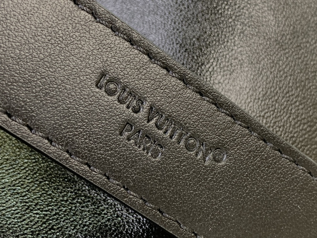 LV OFF DUTY VIBE m25545 