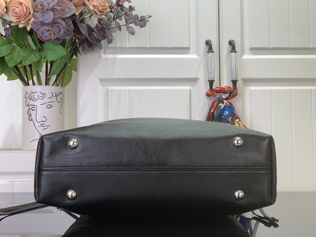 LV OFF DUTY VIBE m25545 