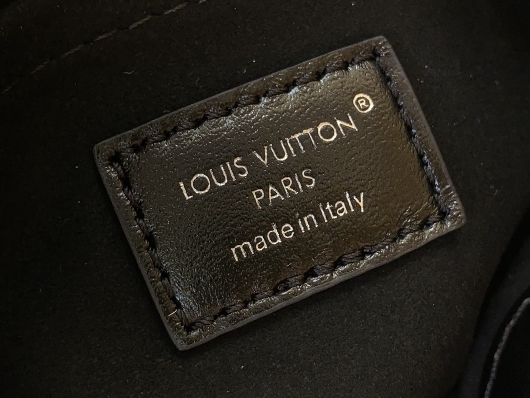 LV OFF DUTY VIBE m25545 