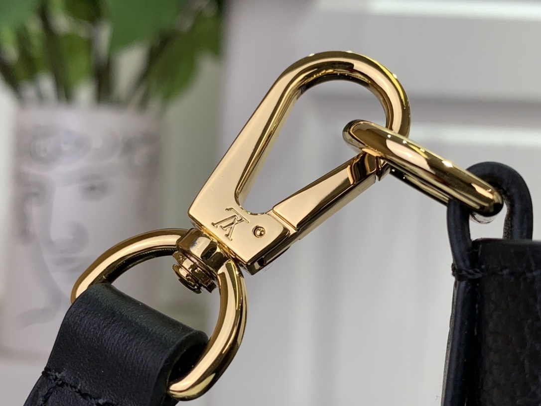 LV On My Side m21546