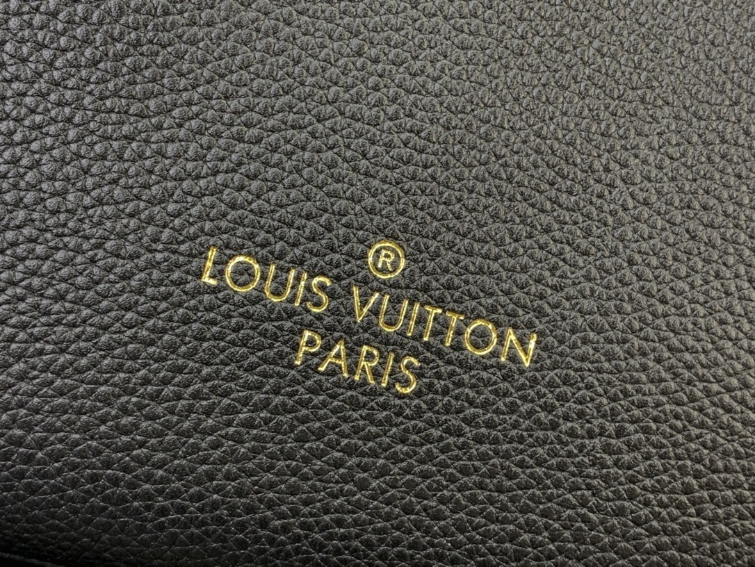 LV On My Side m21546