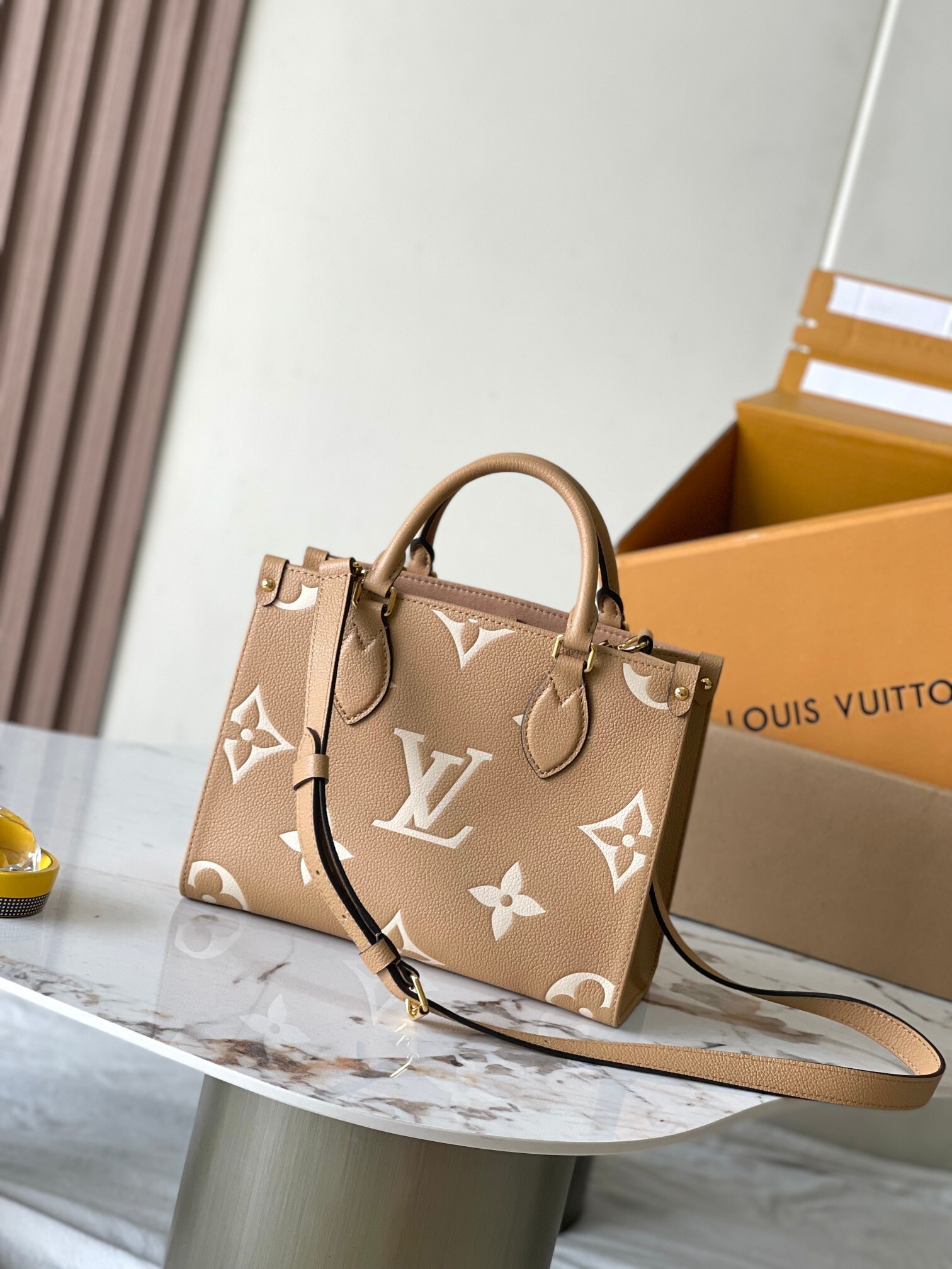LV OnTheGo 4106W 