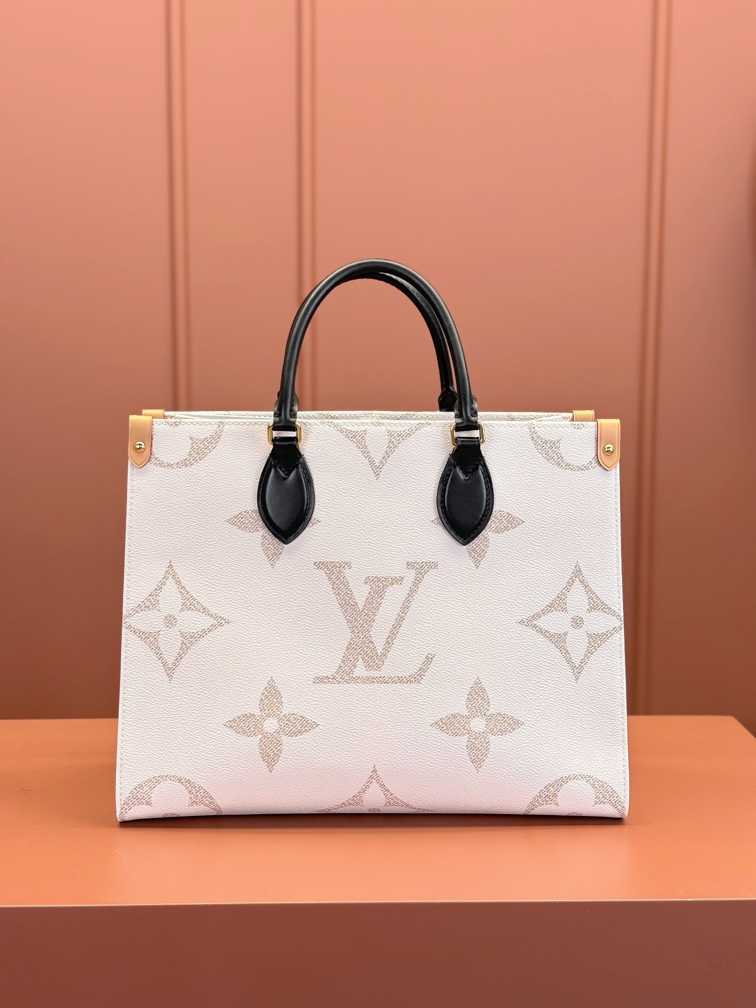 LV OnTheGo 4106W 