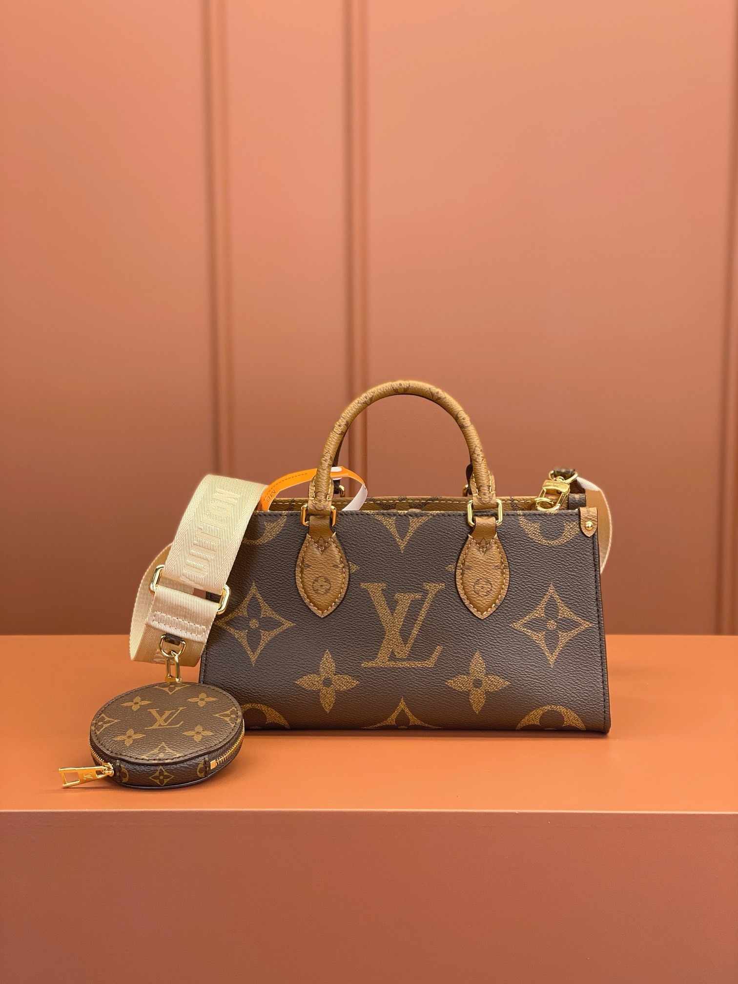 LV OnTheGo 4106W 