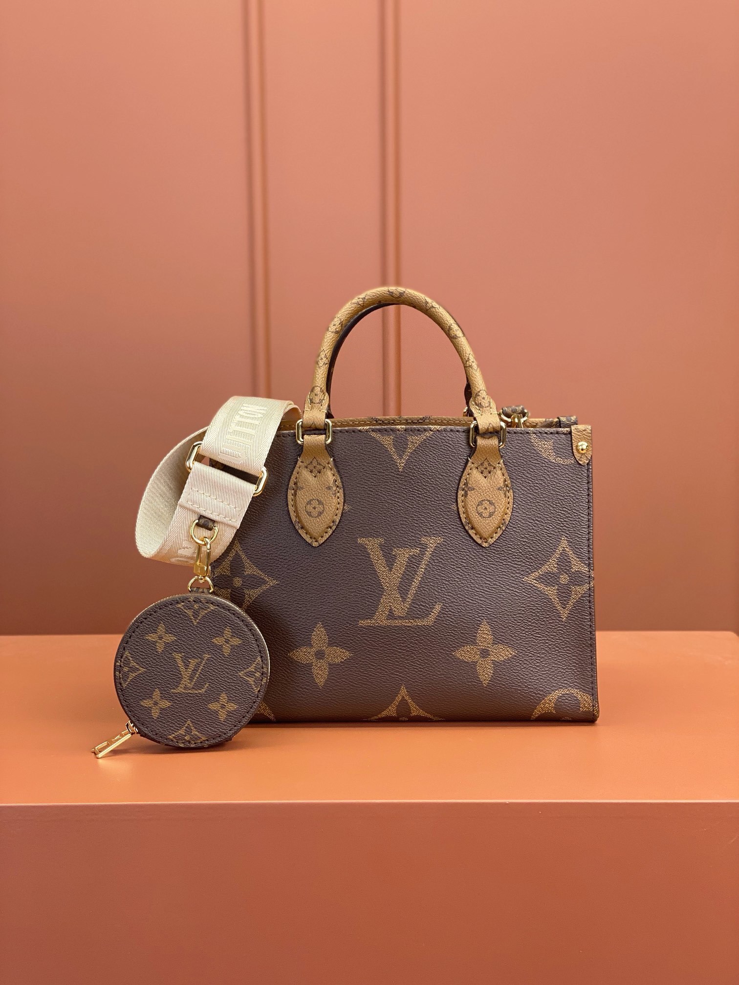 LV OnTheGo 4106W 