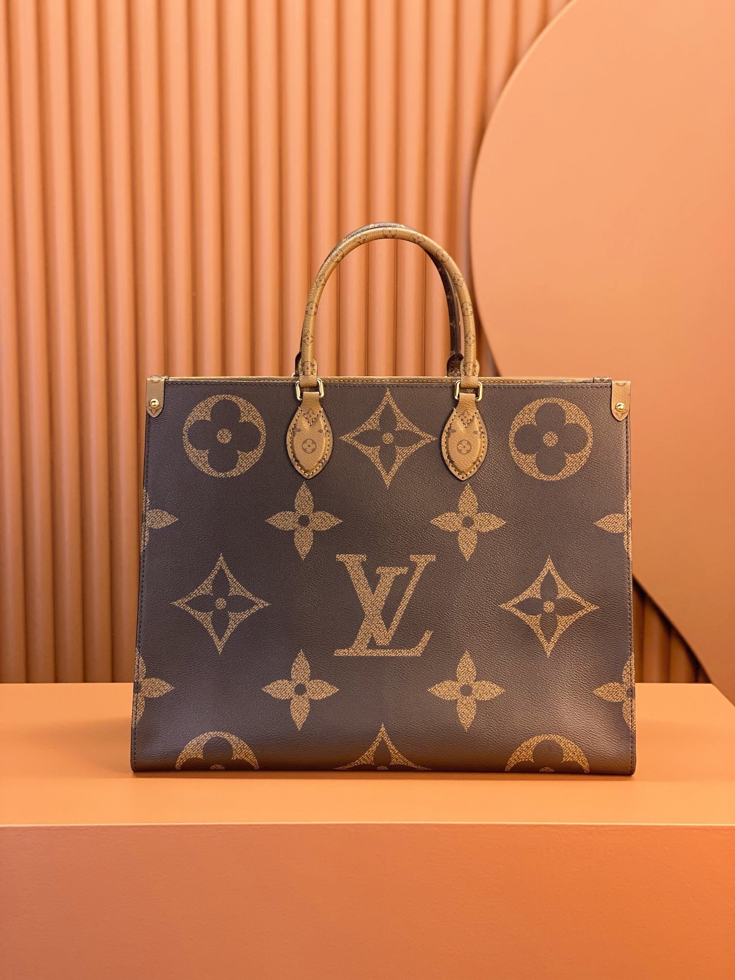LV OnTheGo 4106W 