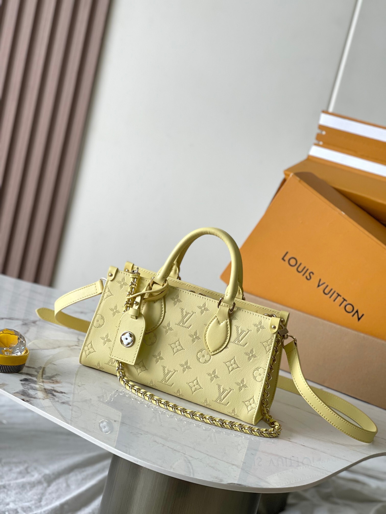 LV OnTheGo 4106W 