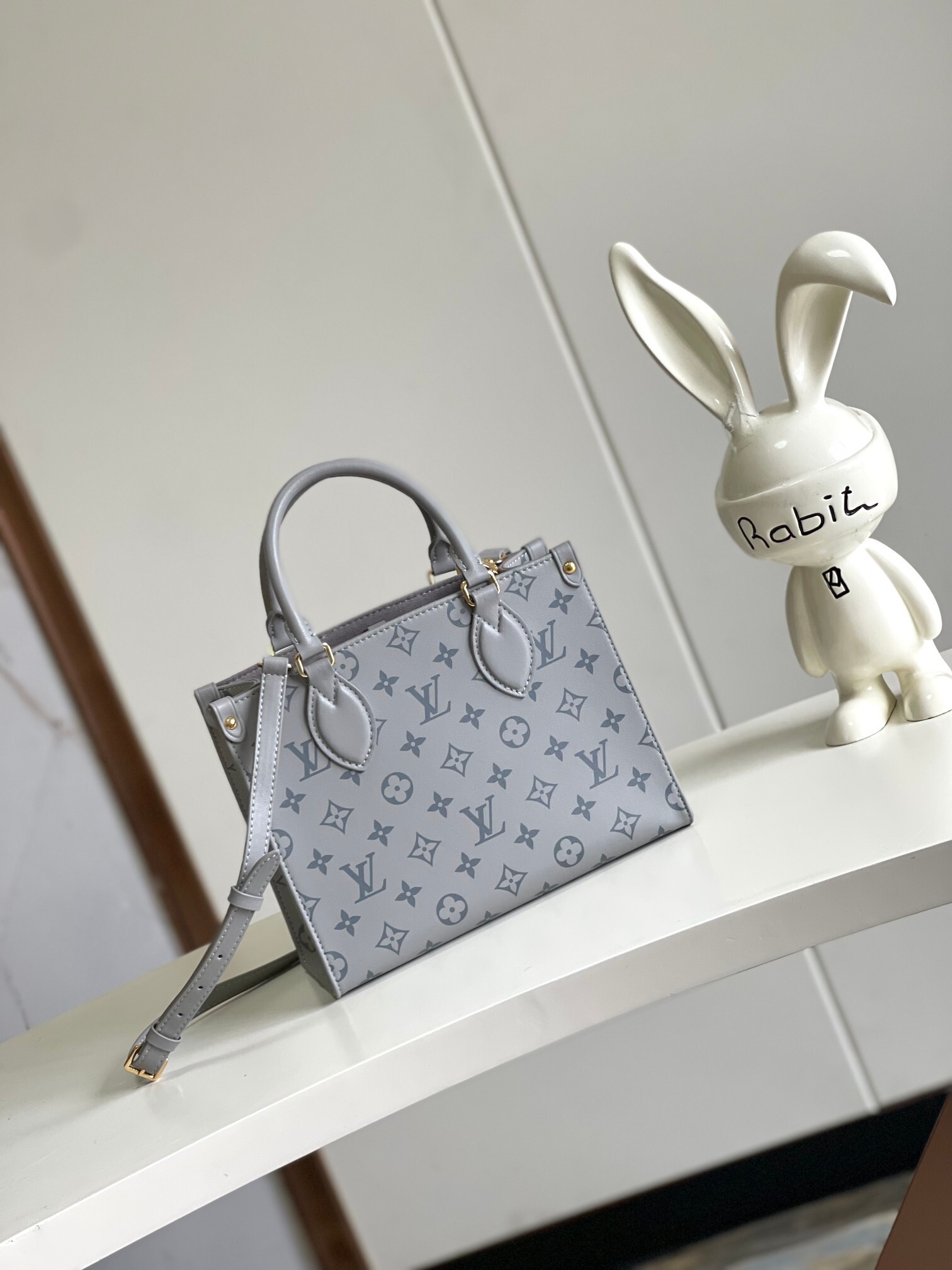 LV OnTheGo 4106W 