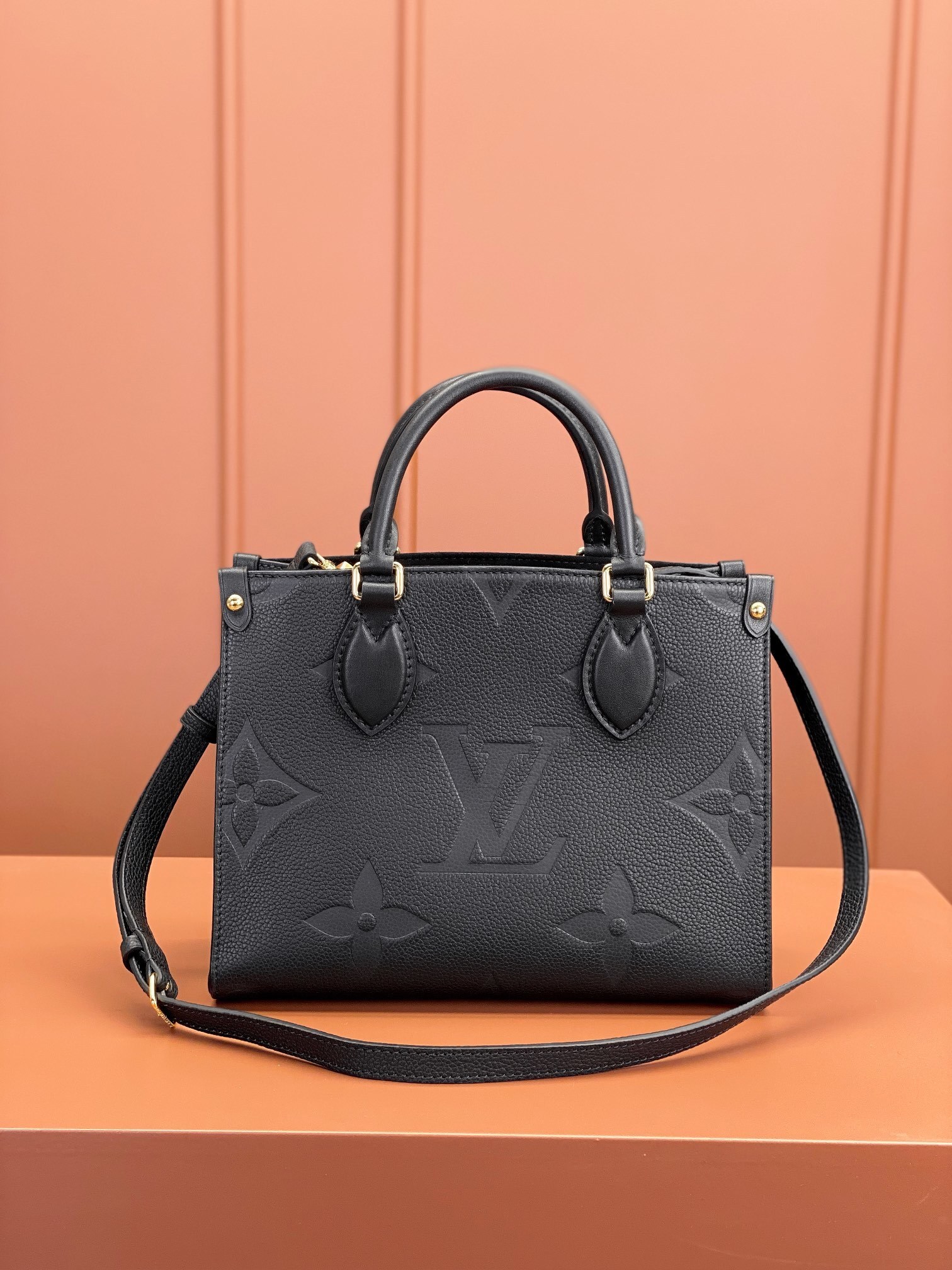 LV OnTheGo 4106W 