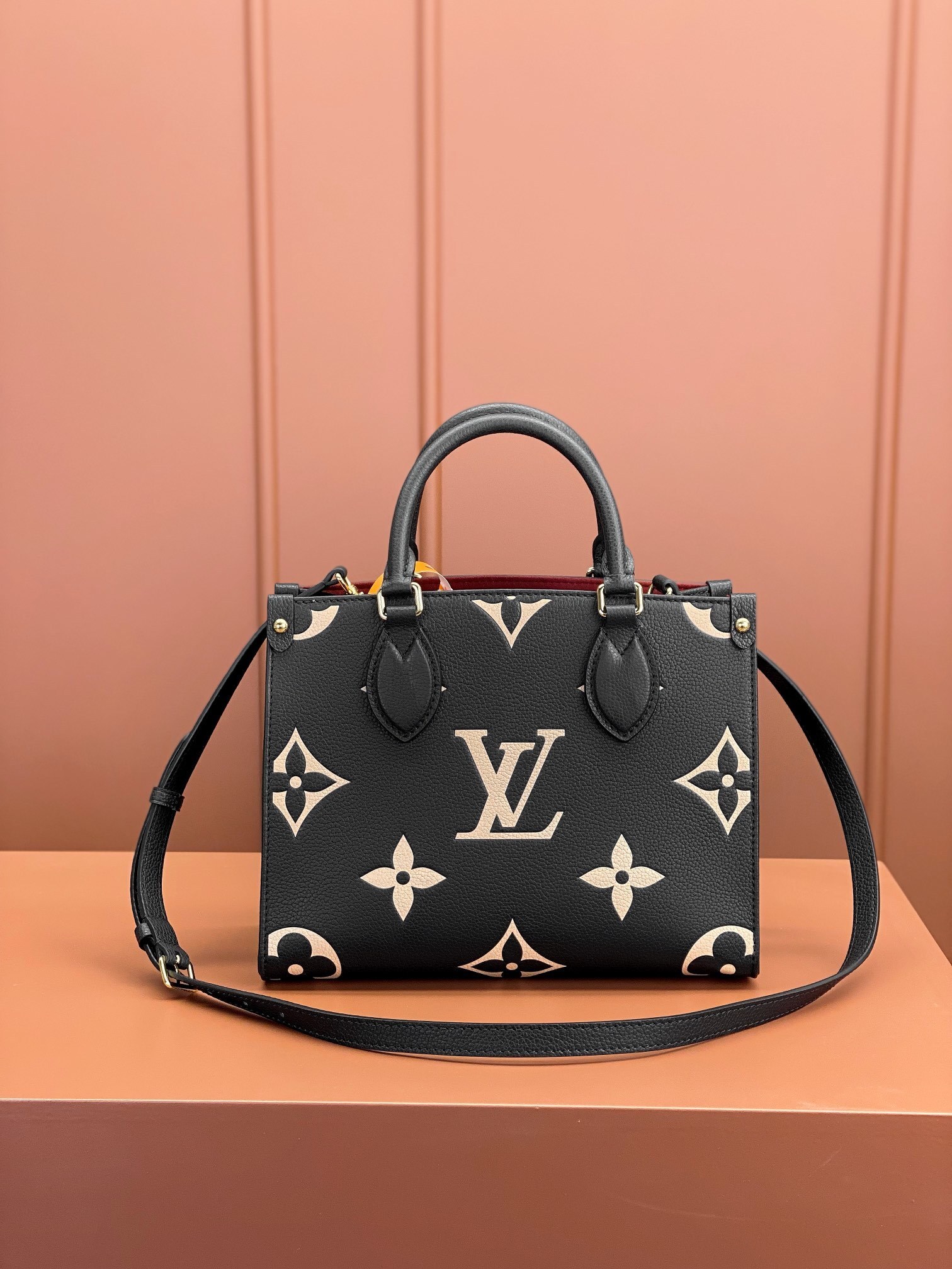 LV OnTheGo 4106W 