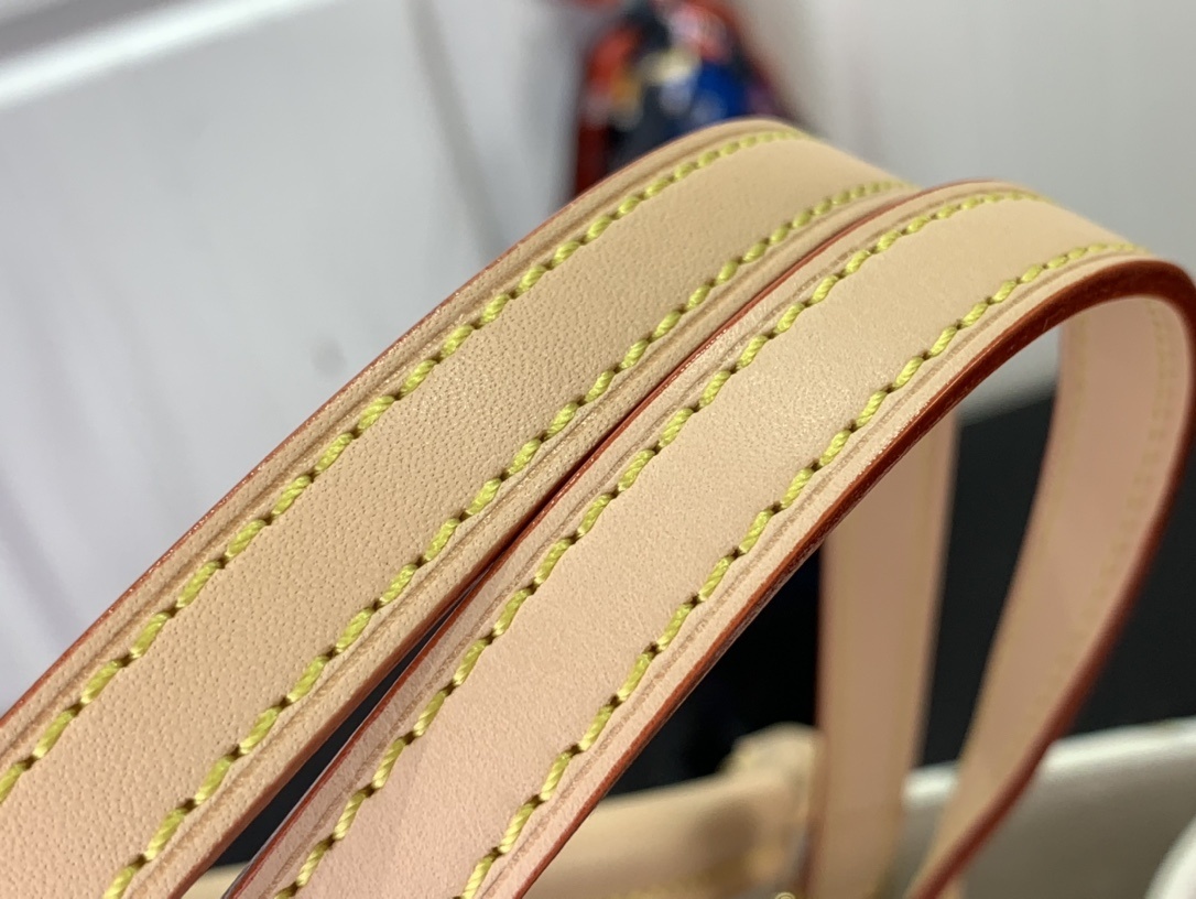 LV OnTheGo MM m24708