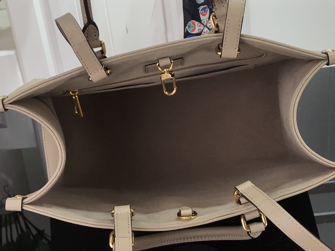 LV ONTHEGO MM M45495