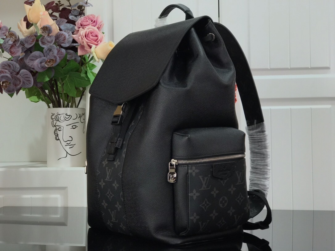 LV OUTDOOR BACKPACK M30417