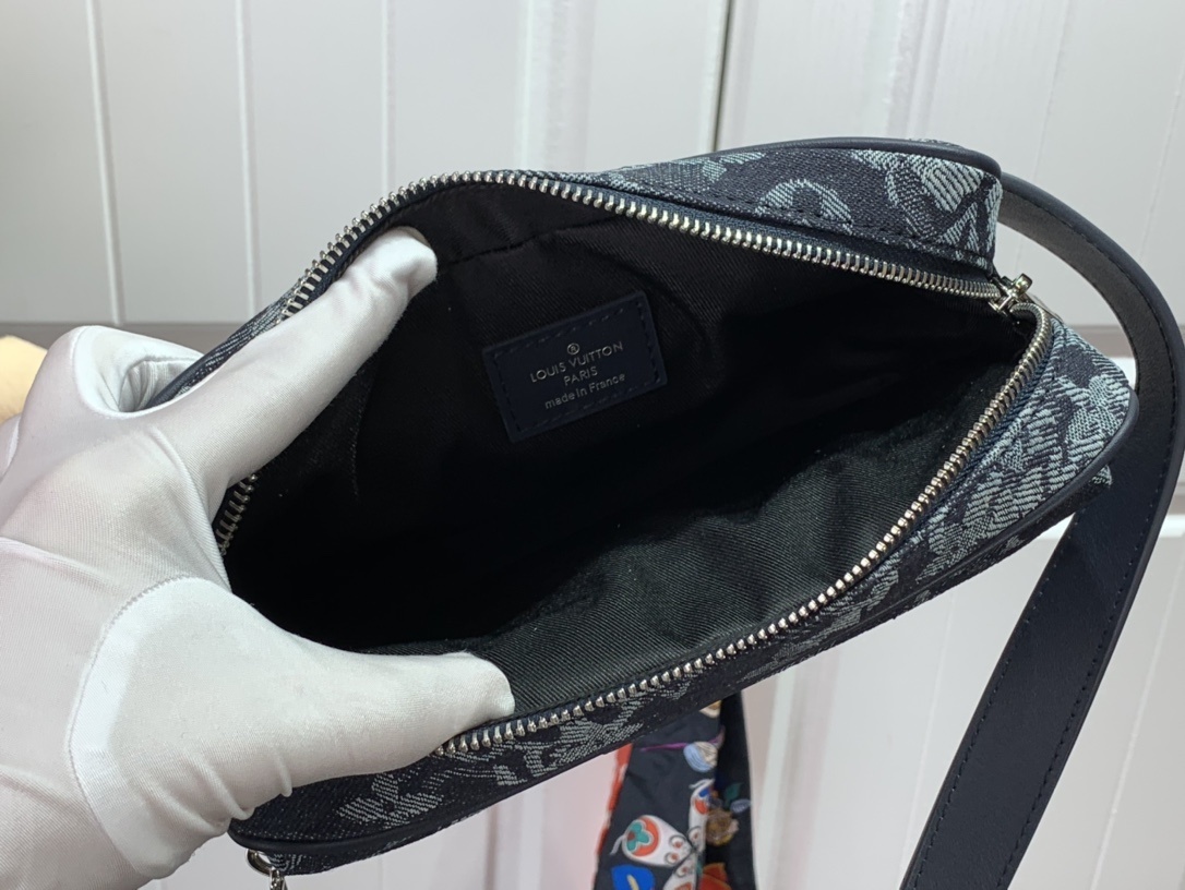LV OUTDOOR BUMBAG M57281 
