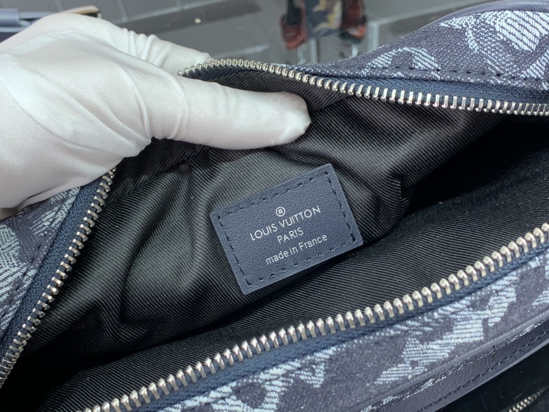 LV OUTDOOR BUMBAG M57281 