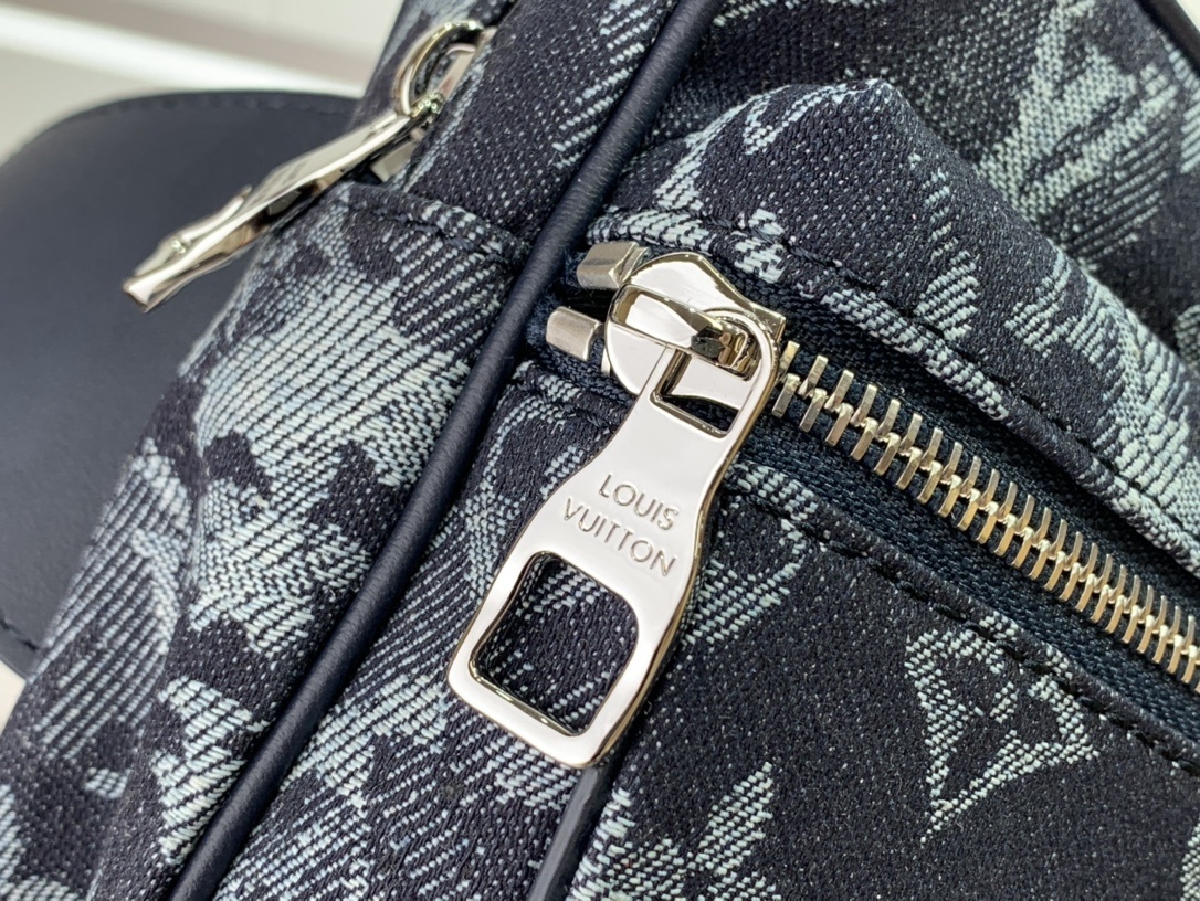 LV OUTDOOR BUMBAG M57281 