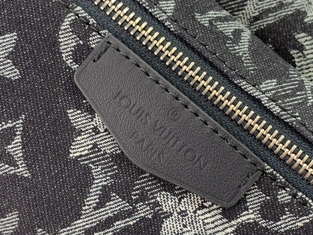 LV OUTDOOR BUMBAG M57281 