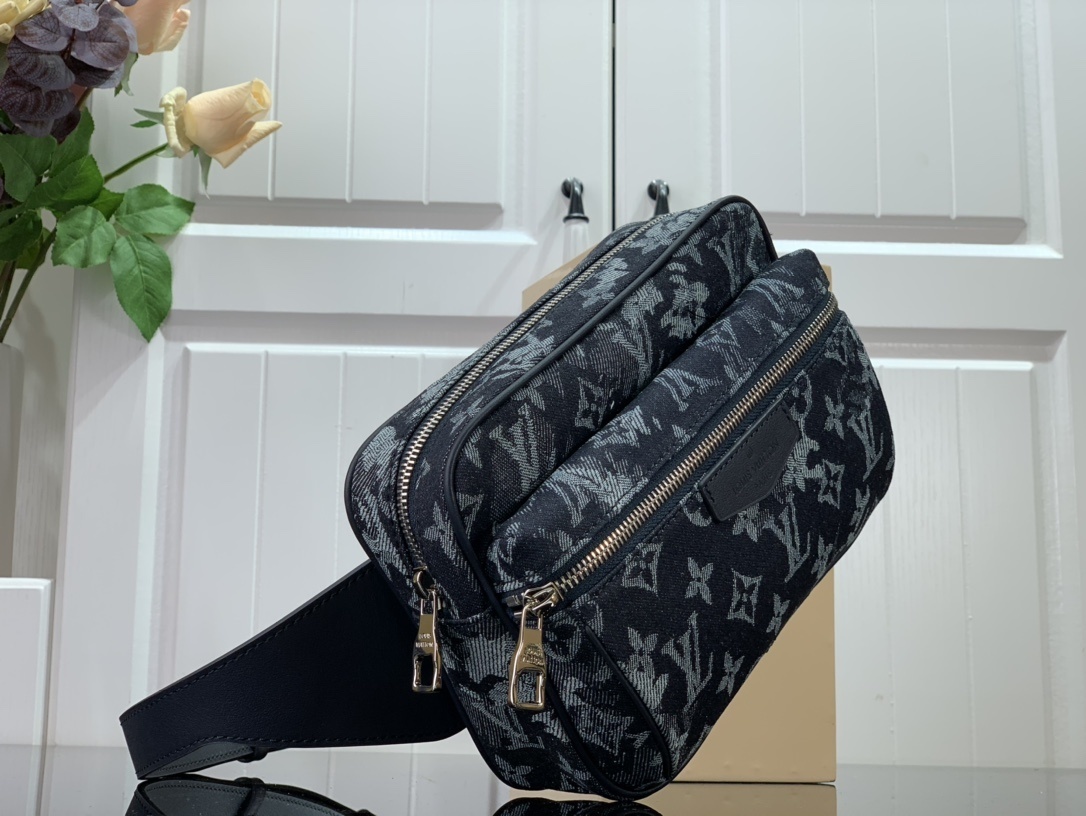 LV OUTDOOR BUMBAG M57281 