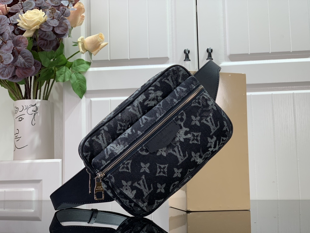 LV OUTDOOR BUMBAG M57281 