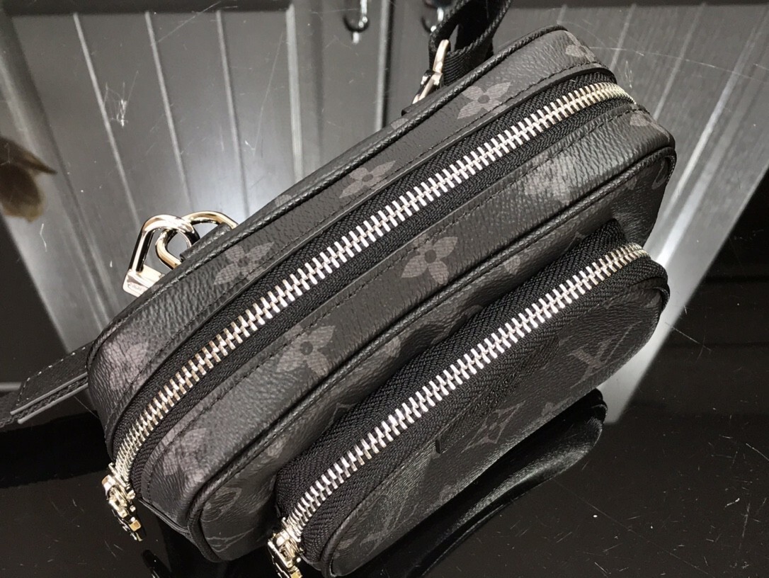 LV OUTDOOR POUCH M30755 