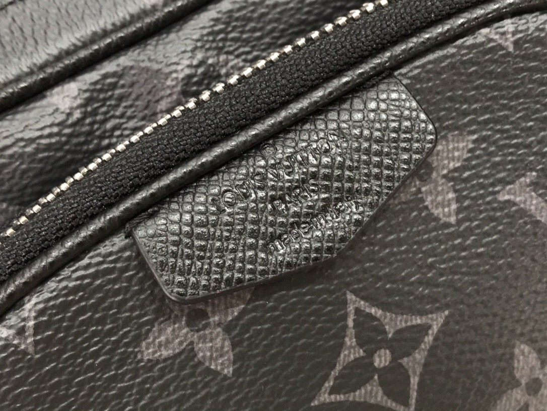 LV OUTDOOR POUCH M30755 