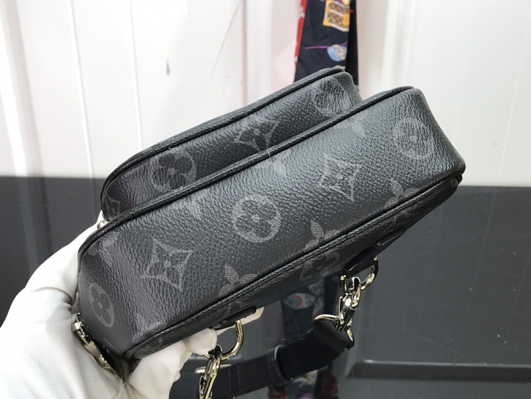 LV OUTDOOR POUCH M30755 