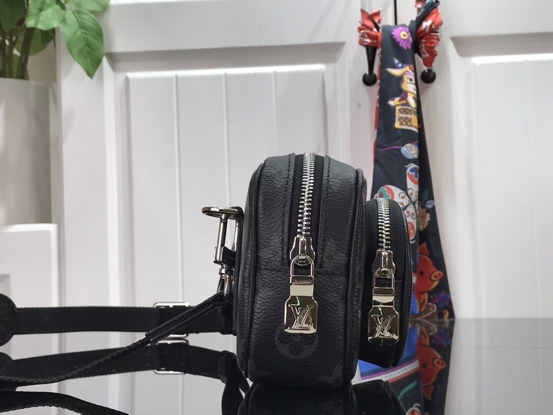 LV OUTDOOR POUCH M30755 