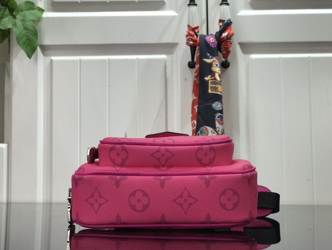 LV OUTDOOR POUCH M30755 