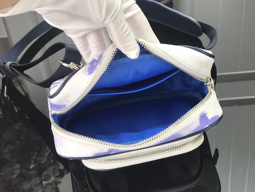 LV OUTDOOR POUCH M45763 