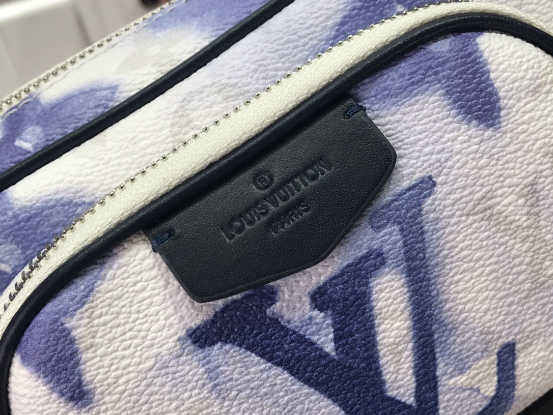 LV OUTDOOR POUCH M45763 