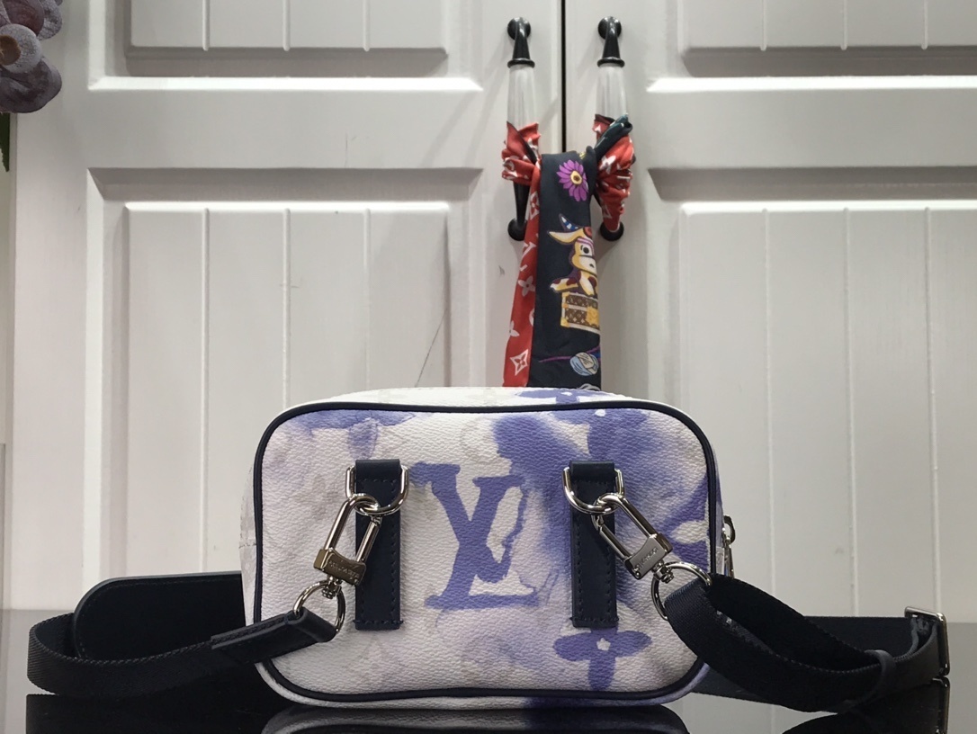 LV OUTDOOR POUCH M45763 