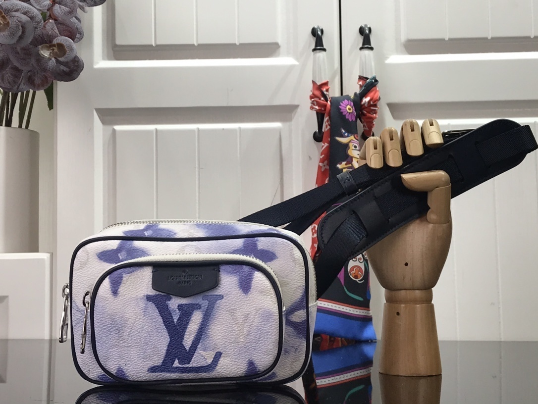 LV OUTDOOR POUCH M45763 
