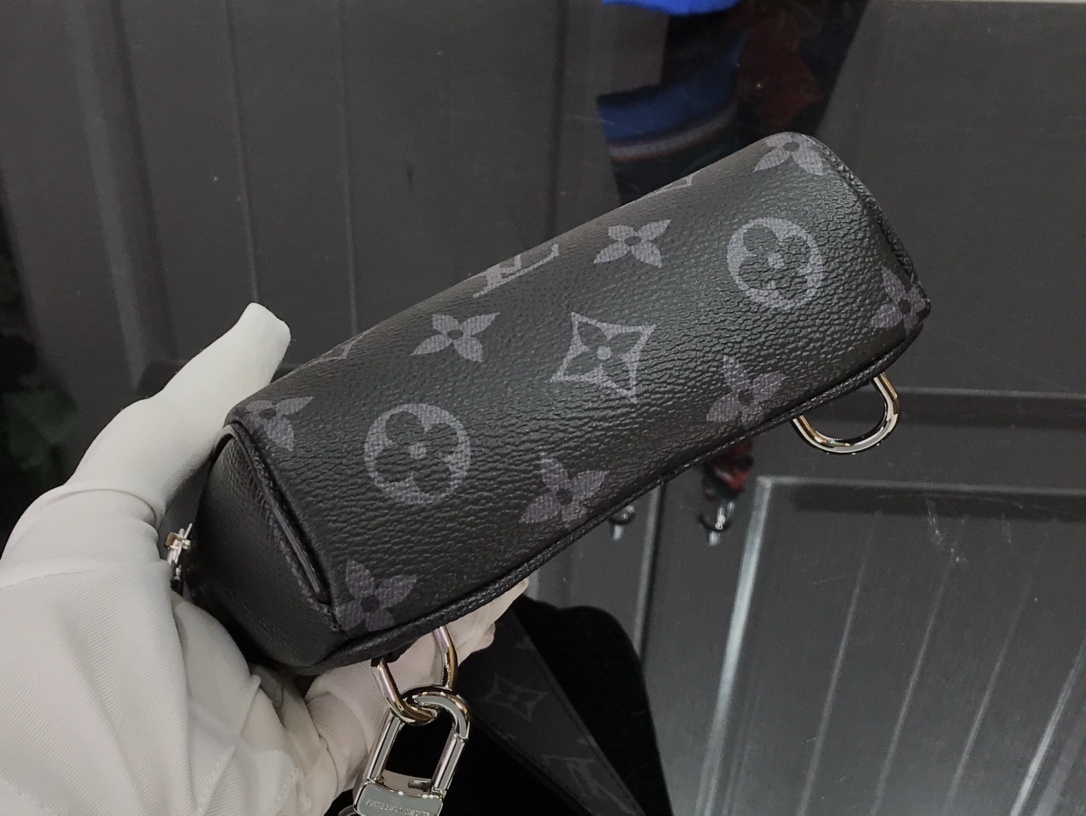 LV OUTDOOR SLINGBAG M30741 