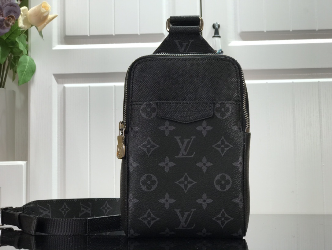 LV OUTDOOR SLINGBAG M30741 