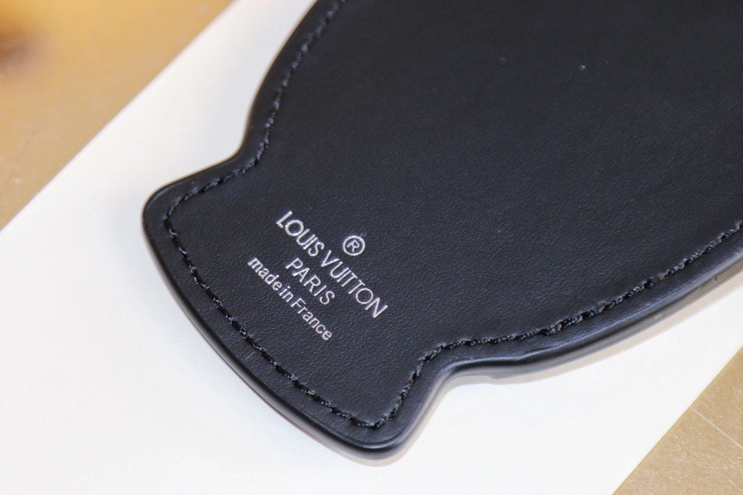 LV OWL BAG CHARM AND KEY HOLDER M69482