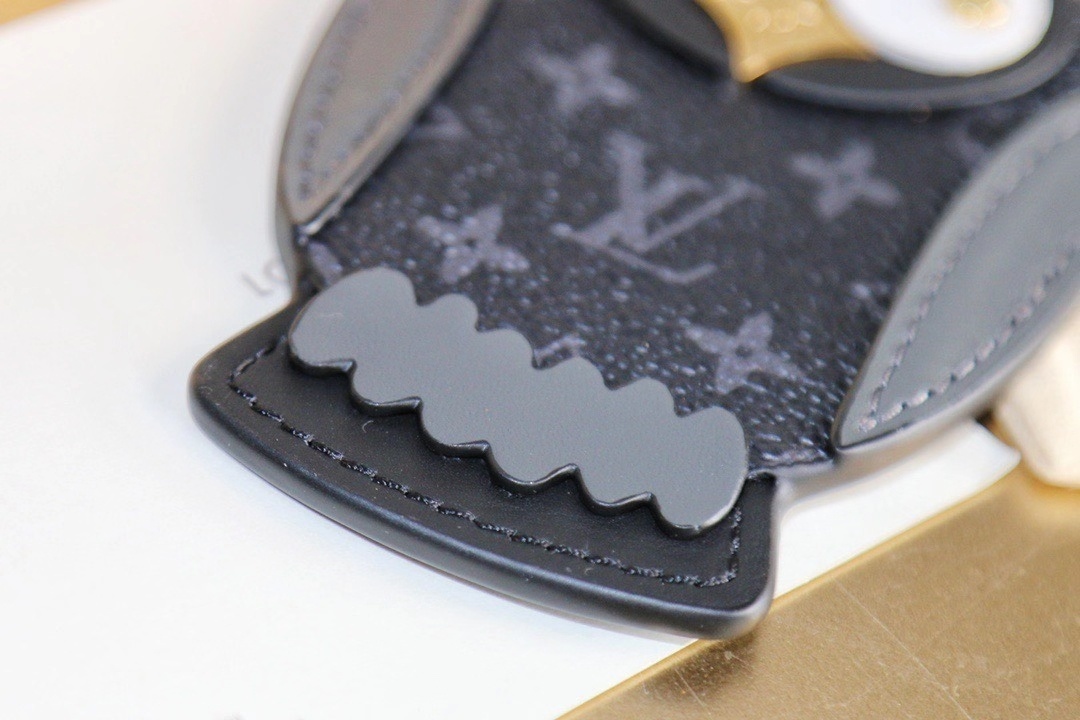 LV OWL BAG CHARM AND KEY HOLDER M69482