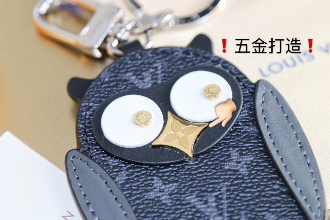 LV OWL BAG CHARM AND KEY HOLDER M69482