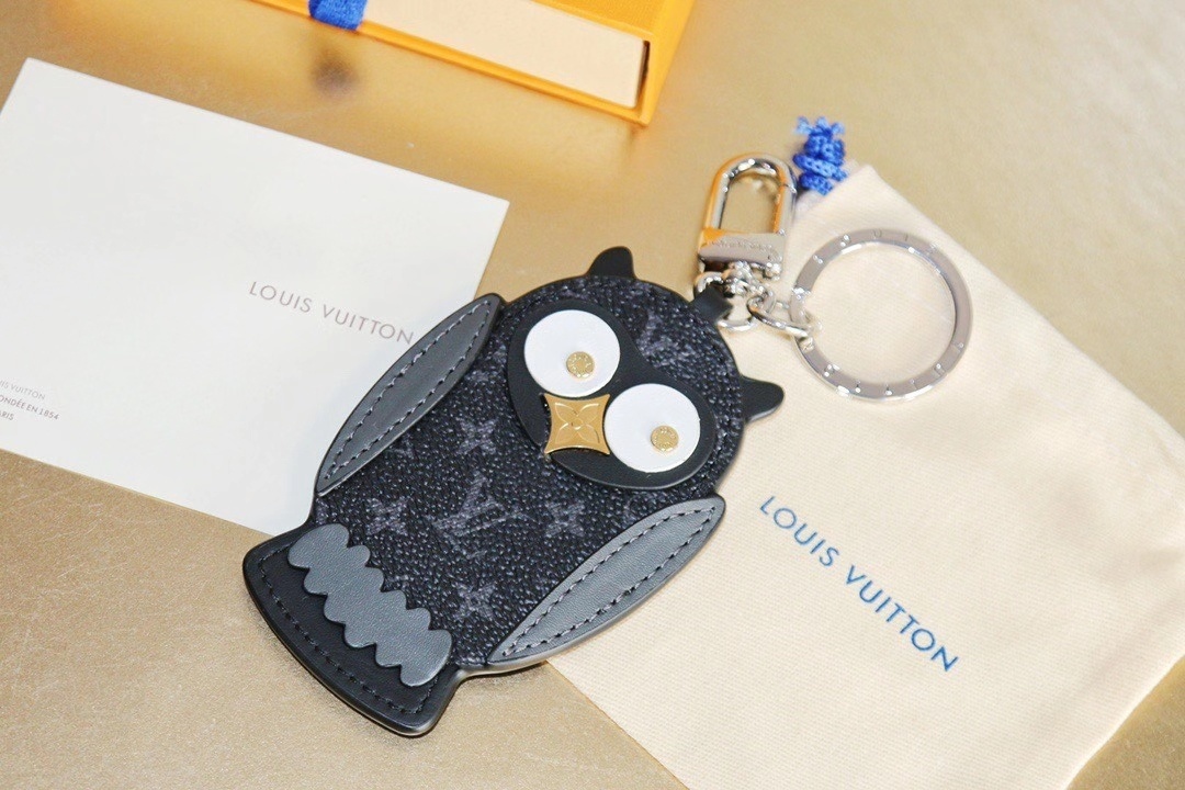 LV OWL BAG CHARM AND KEY HOLDER M69482