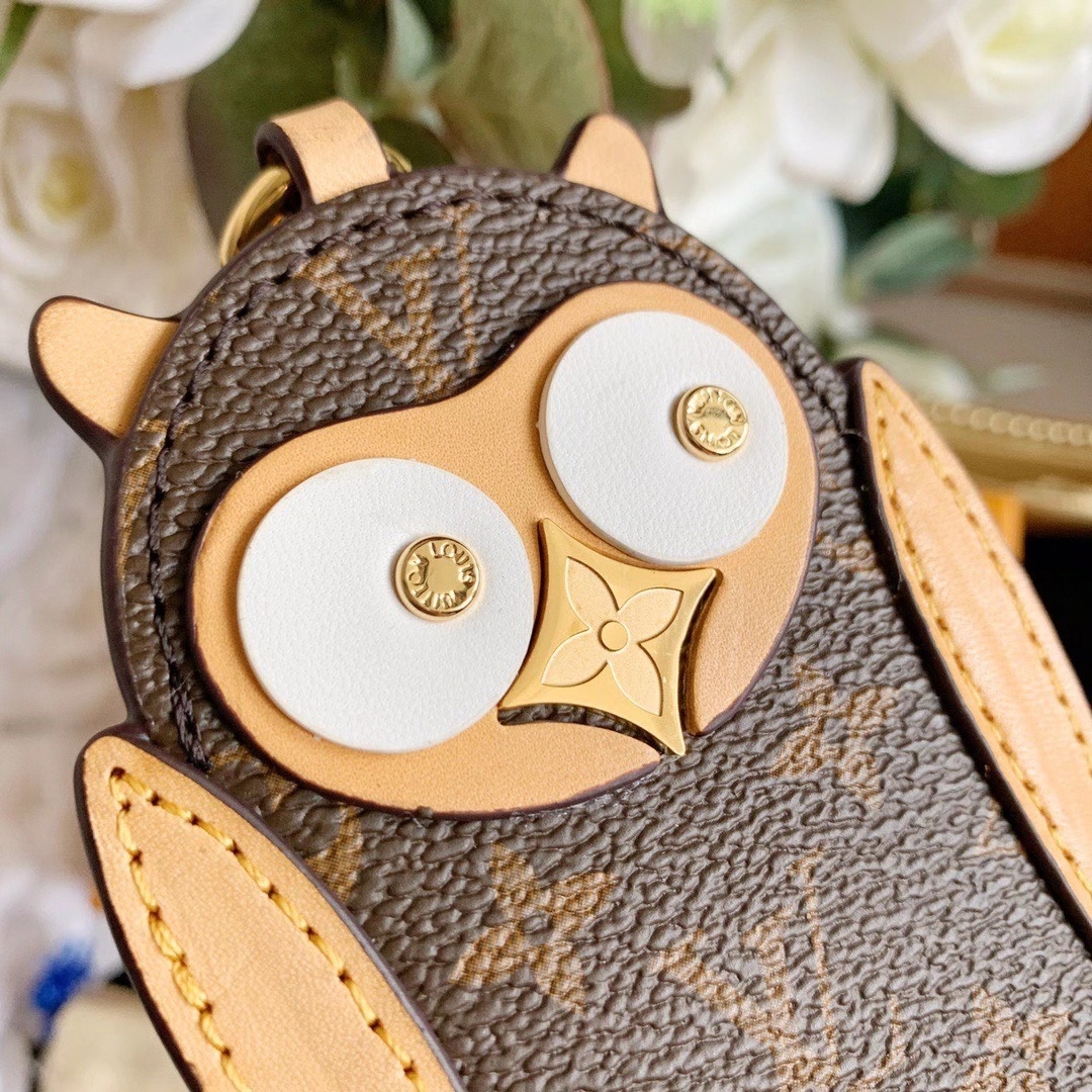 LV OWL BAG CHARM AND KEY HOLDER M69482