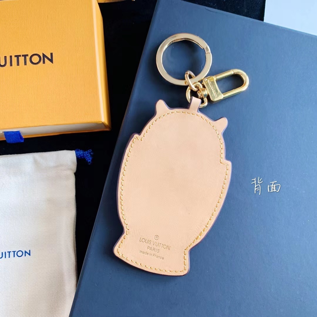 LV OWL BAG CHARM AND KEY HOLDER M69482