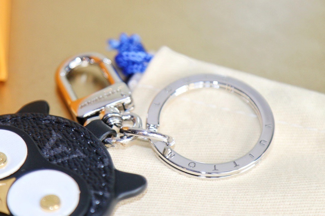 LV OWL BAG CHARM AND KEY HOLDER M69482