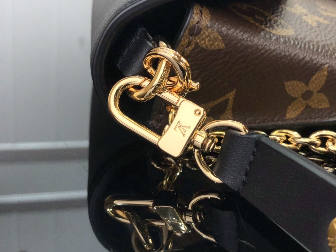 LV PADLOCK ON STRAP BAG M80559