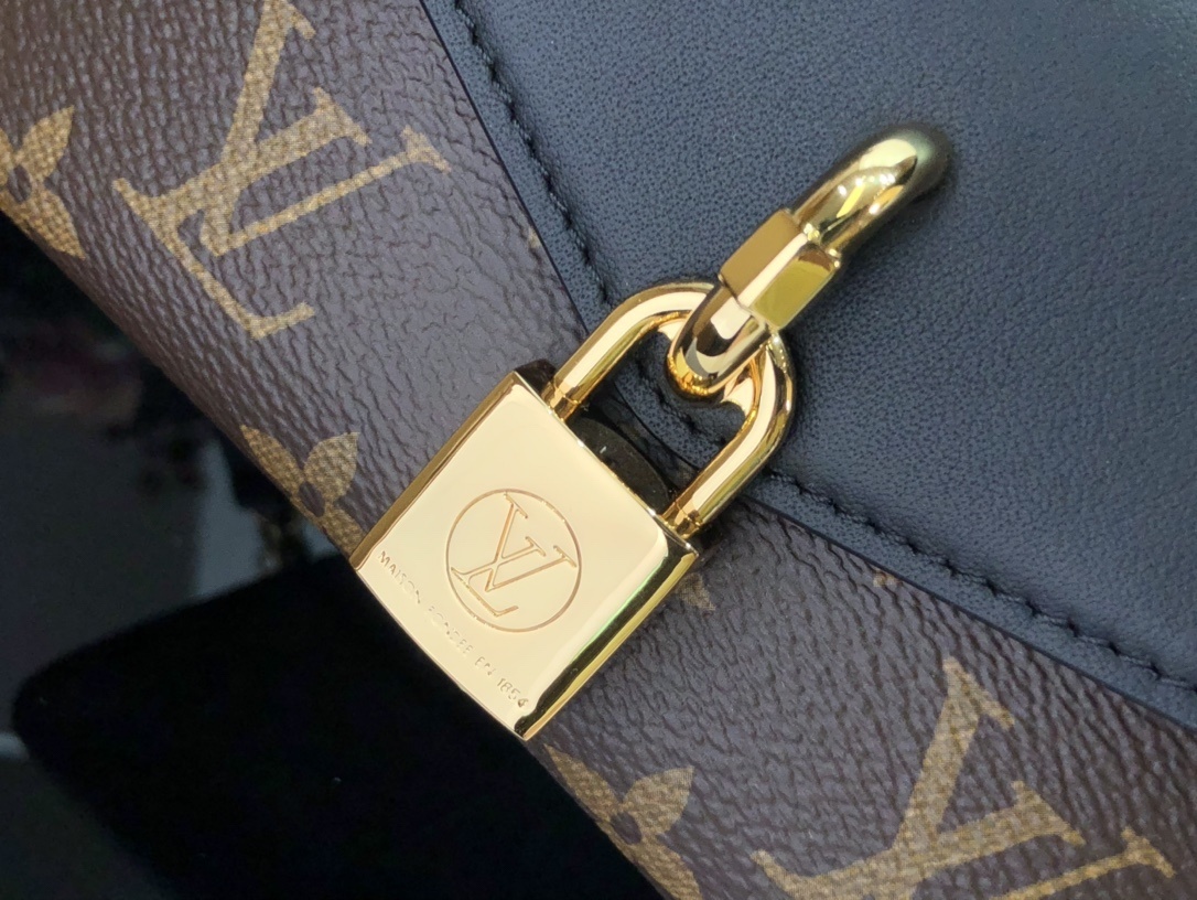 LV PADLOCK ON STRAP BAG M80559