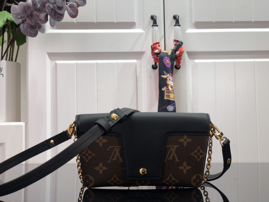 LV PADLOCK ON STRAP BAG M80559