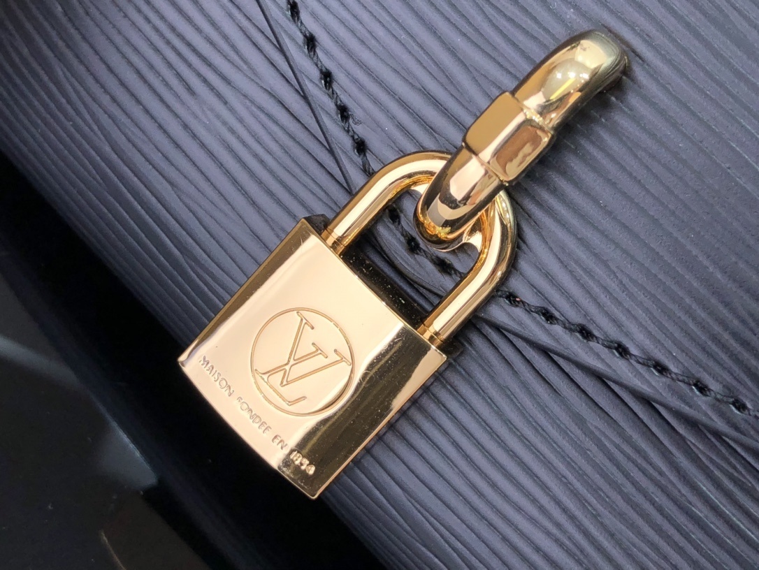 LV PADLOCK ON STRAP BAG M80819 