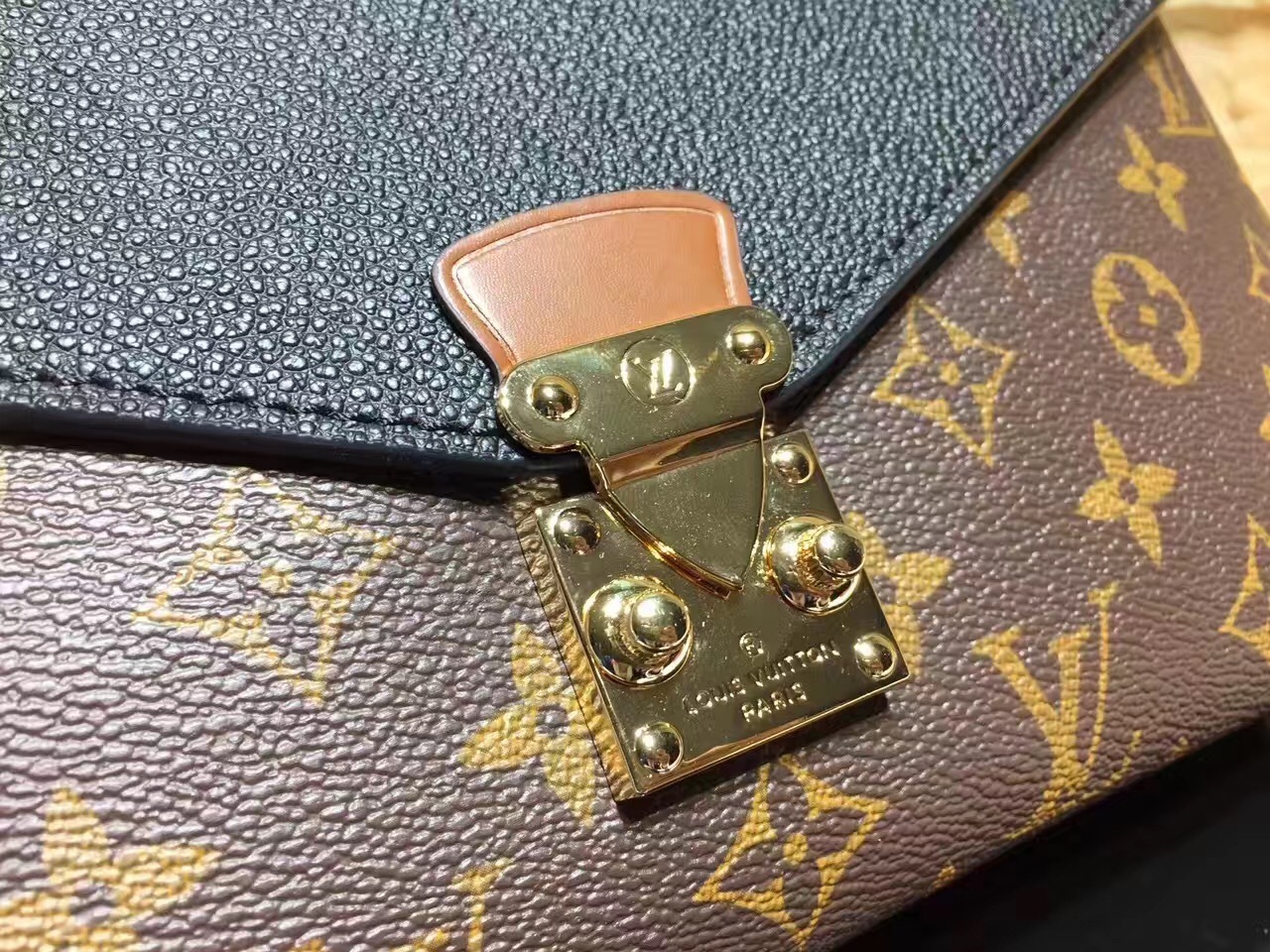 LV PALLAS CHAIN Bag M41201