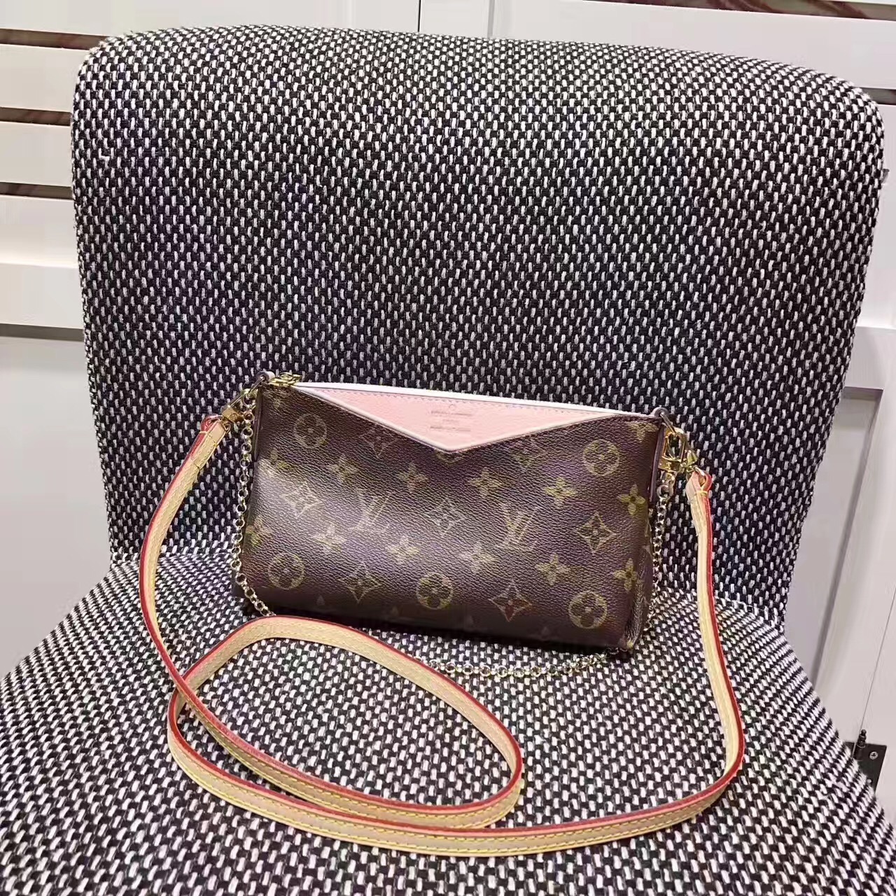 LV PALLAS CLUTH M41638