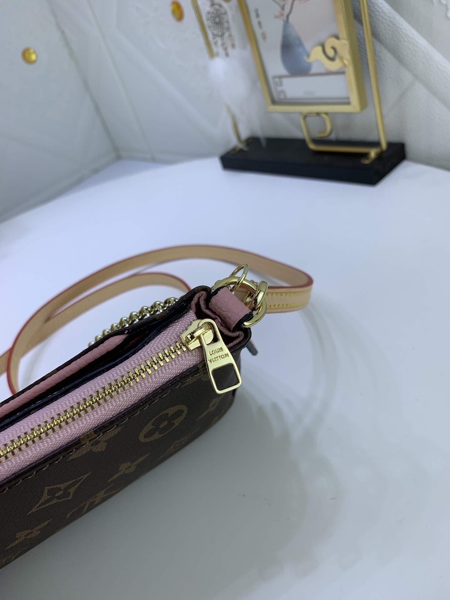 LV PALLS CLUTH M41638